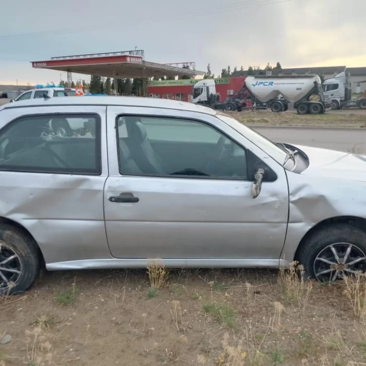Joven perdió el control de su vehículo y volcó en la Ruta 3, en el ingreso a Piedra Buena
