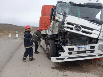 Accidente en ruta nacional N° 3: dos camiones colisionaron en el acceso norte de Caleta Olivia