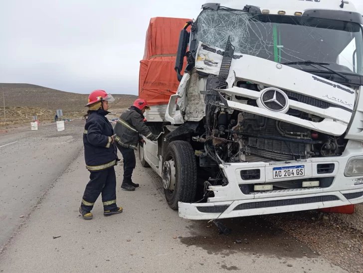 Accidente en ruta nacional N° 3: dos camiones colisionaron en el acceso norte de Caleta Olivia