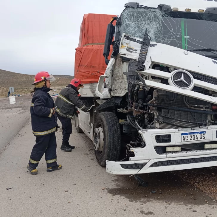 Accidente en ruta nacional N° 3: dos camiones colisionaron en el acceso norte de Caleta Olivia