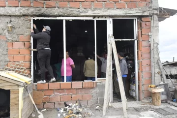 Vecino del barrio Chimen Aike de Río Gallegos perdió todo al incendiarse su casa