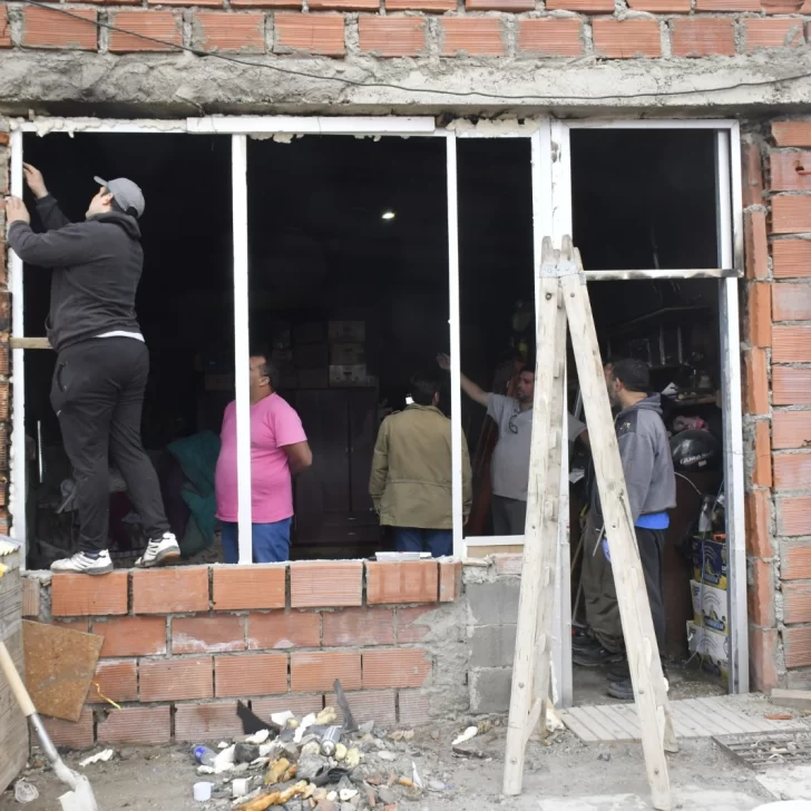 Vecino del barrio Chimen Aike de Río Gallegos perdió todo al incendiarse su casa