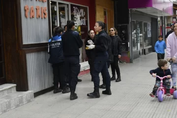Dos “mecheras” fueron detenidas por robar en tres locales céntricos de Río Gallegos Dos “mecheras” fueron detenidas por robar en tres locales céntricos de Río Gallegos