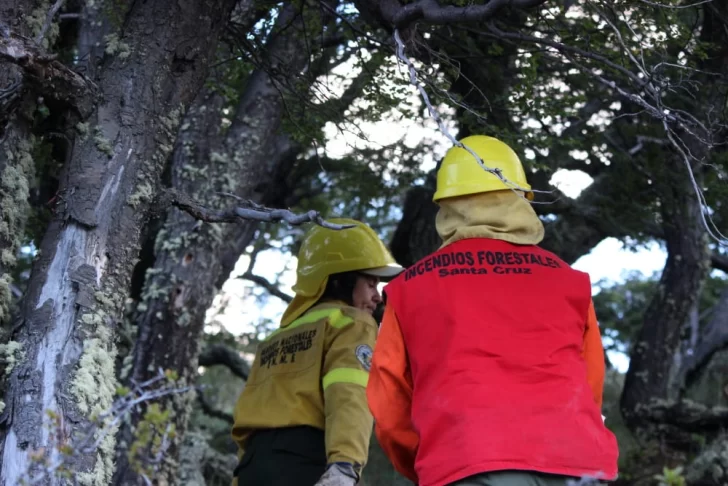 Brigadistas de Santa Cruz se preparan para combatir los incendios en la Patagonia: “Son provincias hermanas”
