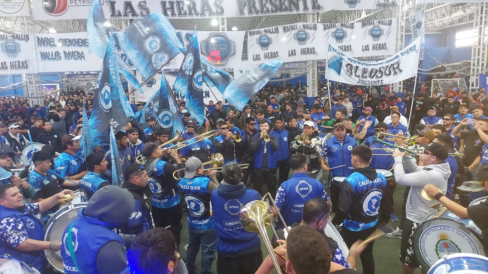 asamblea-petroleros-las-heras-12-de-febrero-salida-de-ypf-banderas-2-728x410