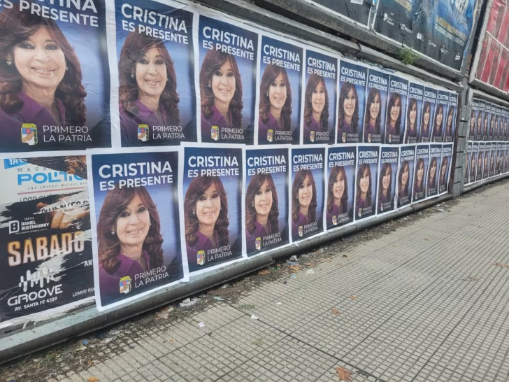 Operativo clamor para Cristina Kirchner: Buenos Aires amaneció empapelada con la imagen de la expresidenta