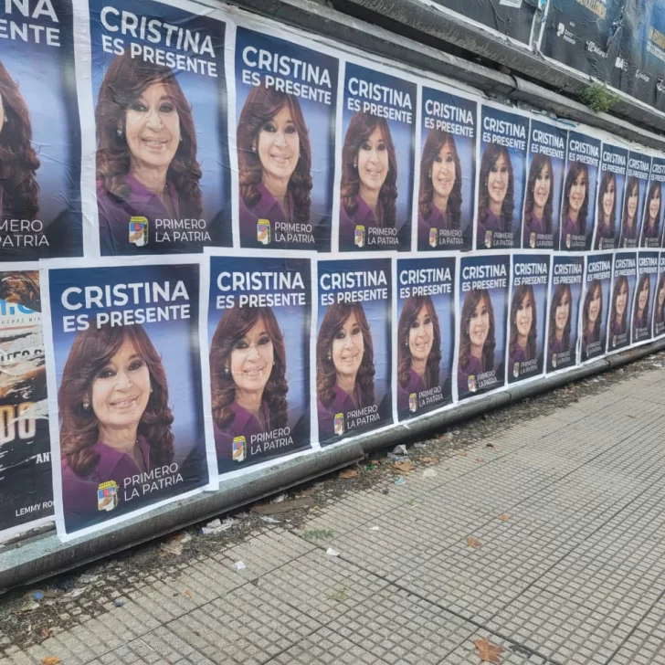Operativo clamor para Cristina Kirchner: Buenos Aires amaneció empapelada con la imagen de la expresidenta