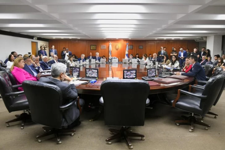 candidatos-para-ocupar-los-dos-cargos-de-jueces-para-el-Tribunal-Oral-Federal-de-Santa-Cruz-16-728x485