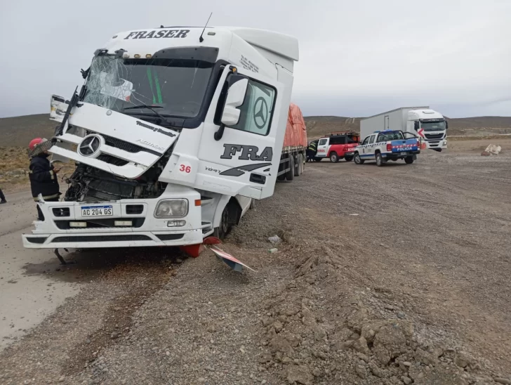 Chocaron dos camiones en la Ruta 3 entre Comodoro Rivadavia y Caleta Olivia