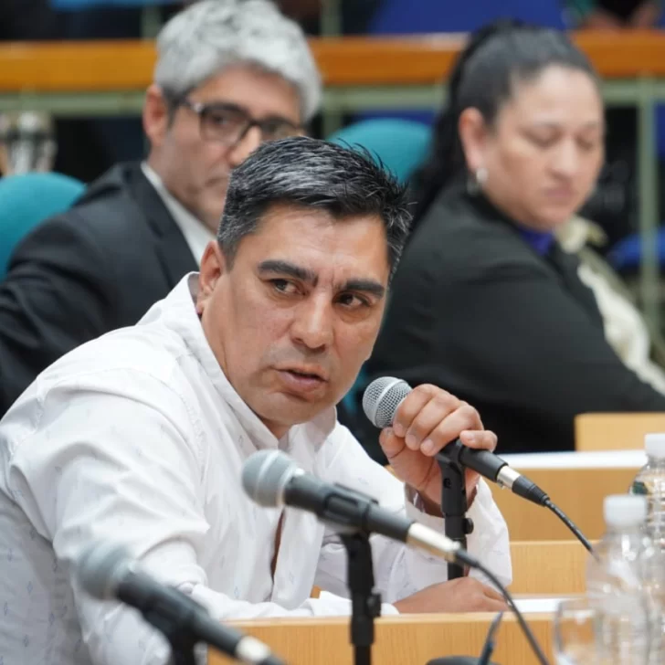 La sesión llega precedida por el tema del desafuero a Fernando Españón