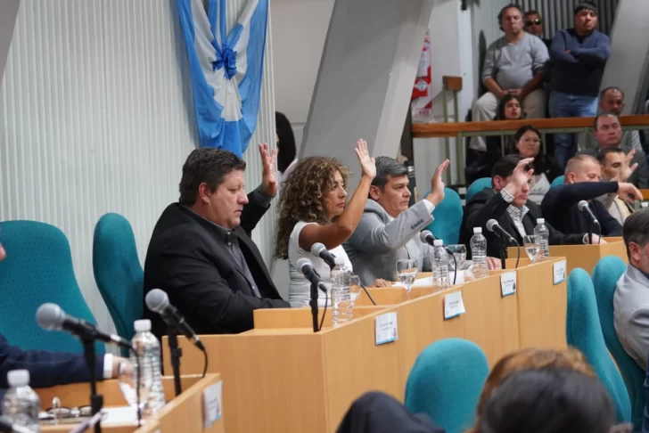  Santa Cruz es la primera productora del pais de oro y ante el panorama,e que plantea CAEM ha decido bajar las regalías mineras para incentivar la inversión y abrir espacio a nuevas exploraciones