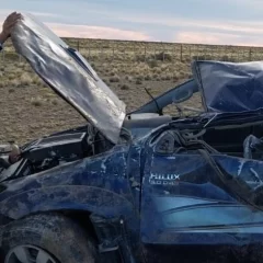 Tragedia en la Ruta 43: murió una mujer de 38 años y un hombre está grave tras vuelco cerca Pico Truncado