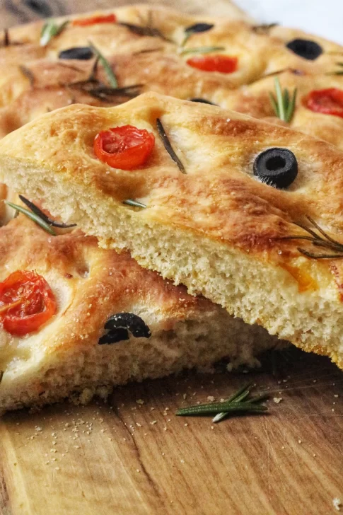 Receta de focaccia clásica: un pan saborizado muy fácil de preparar