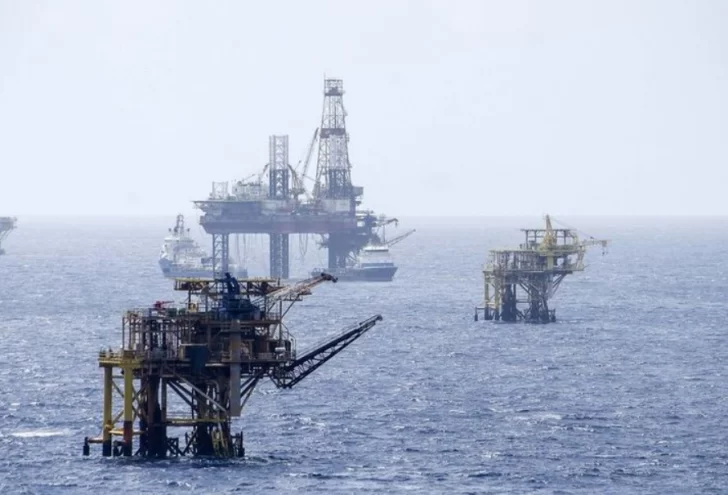 Alerta en el Golfo de México: ataque armado a una plataforma petrolera