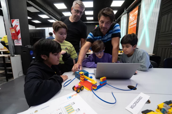 ¡Un éxito!: niños y adolescentes participaron de taller de programación y robótica