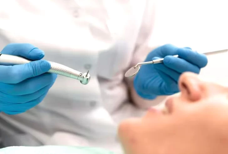 Chau torno: un odontólogo argentino creó un gel que elimina caries
