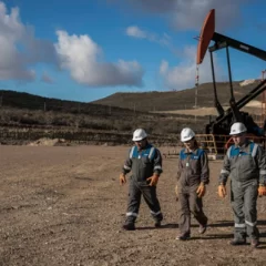YPF, más cerca de desvincular a 2.500 empleados en Santa Cruz: esta semana habrá asamblea petrolera