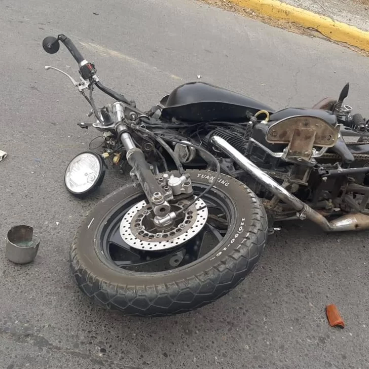 Chocó a un motociclista en Río Gallegos y se dio a la fuga: buscan al responsables