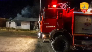 Bomberos controlaron un incendio en una casa del barrio San Benito