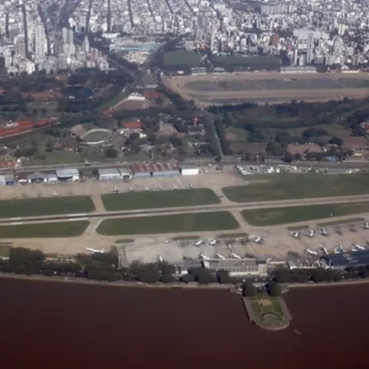 Aeroparque quedó inoperable por el incidente del avión de Aerolíneas Argentinas