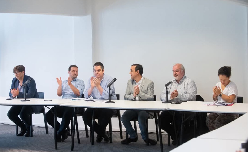  Pablo Grasso junto a Martín Pérez (a su izquierda), y Rubén Zárate (a su derecha).