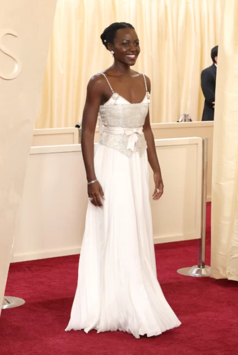 LOOKS-OSCAR-46-489x728