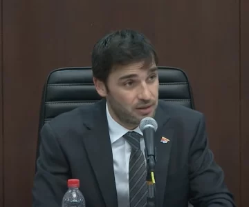 “Nacho” Torres: “A Chubut no la va salvar ninguna fuerza del cielo, sino el trabajo y la producción” “Nacho” Torres: “A Chubut no la va salvar ninguna fuerza del cielo, sino el trabajo y la producción”