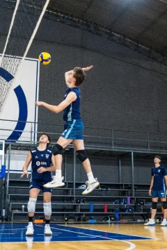 Gonzalo Pedernera, el crack de Santa Cruz, entrena con la selección argentina de vóley U19
