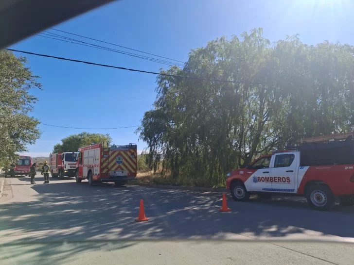 Incendio accidental en una vivienda de Caleta Olivia: intervino Bomberos, Protección Civil y el Hospital