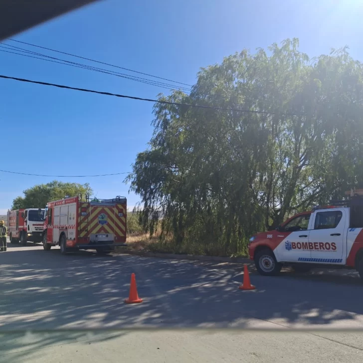 Incendio accidental en una vivienda de Caleta Olivia: intervino Bomberos, Protección Civil y el Hospital