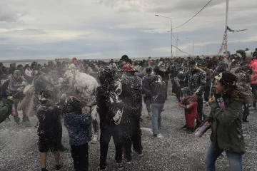 Festejos de Carnaval continuarán este lunes en la Costanera