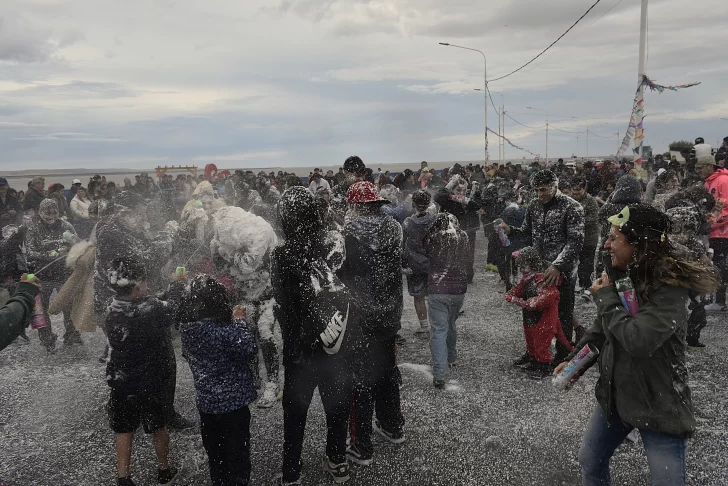 Festejos de Carnaval continuarán este lunes en la Costanera