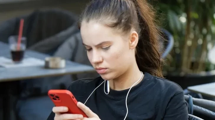 Mensajes por SMS 30003: qué hacer, ¿es una estafa? y cómo bloquearlo