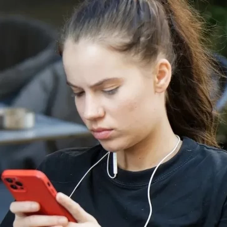 Mensajes por SMS 30003: qué hacer, ¿es una estafa? y cómo bloquearlo