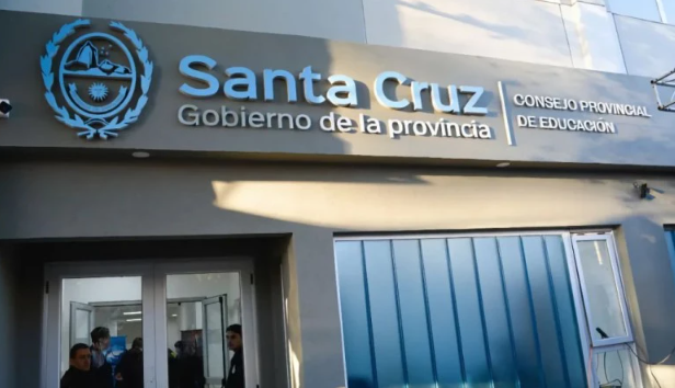 En Santa Cruz cada escuela decide si los alumnos pueden usar celulares