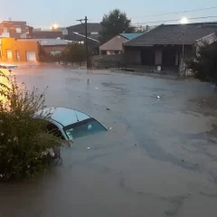 Impresionantes inundaciones en Bahía Blanca: cayeron 200mm y hay decenas de evacuados