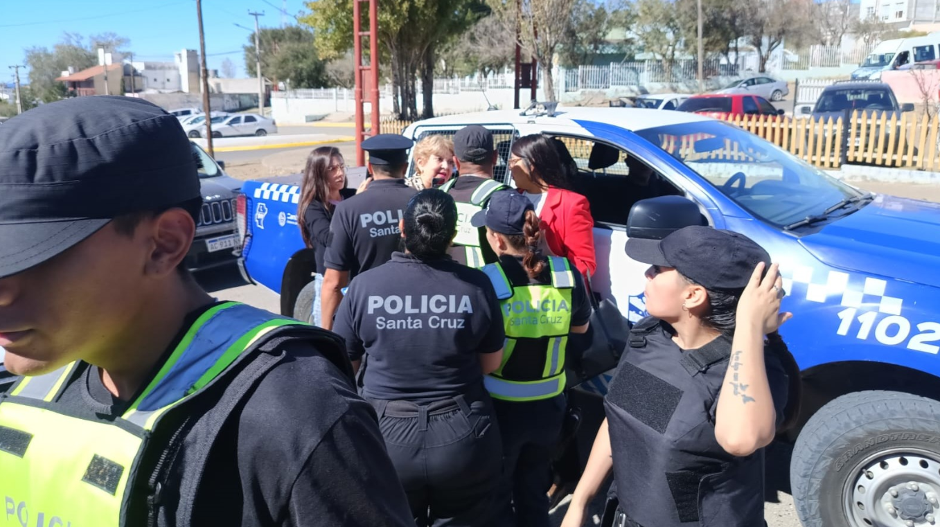 movilero-agredido-por-policia-canal2-de-caleta-olivia-1-728x408