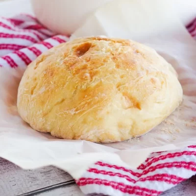 Recetas para ahorrar: cómo cocinar un pan casero clásico para la picada mundialista