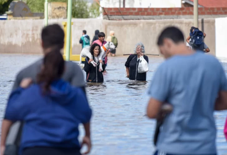 Temporal en Bahía Blanca: ascienden a 16 los muertos y aún buscan a las hermanas de 1 y 5 años
