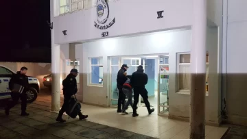A plena luz del día, lo atacaron con un machete para robarle y le fracturaron la boca en Río Gallegos