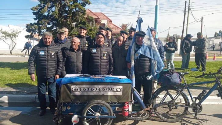  El 2 de abril encontr&oacute; al viajero en Sarmiento y lo comparti&oacute; con otros ex combatientes.