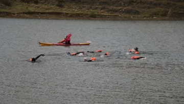 Travesía binacional de aguas abiertas frías en Río Turbio