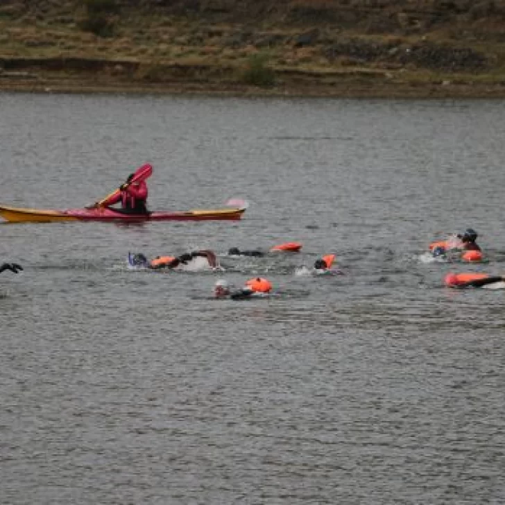Travesía binacional de aguas abiertas frías en Río Turbio