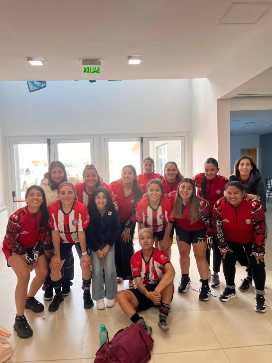  Las pibas de Estudiantes que ganaron 3 a 1 frente a CSD Mar de Ajo.