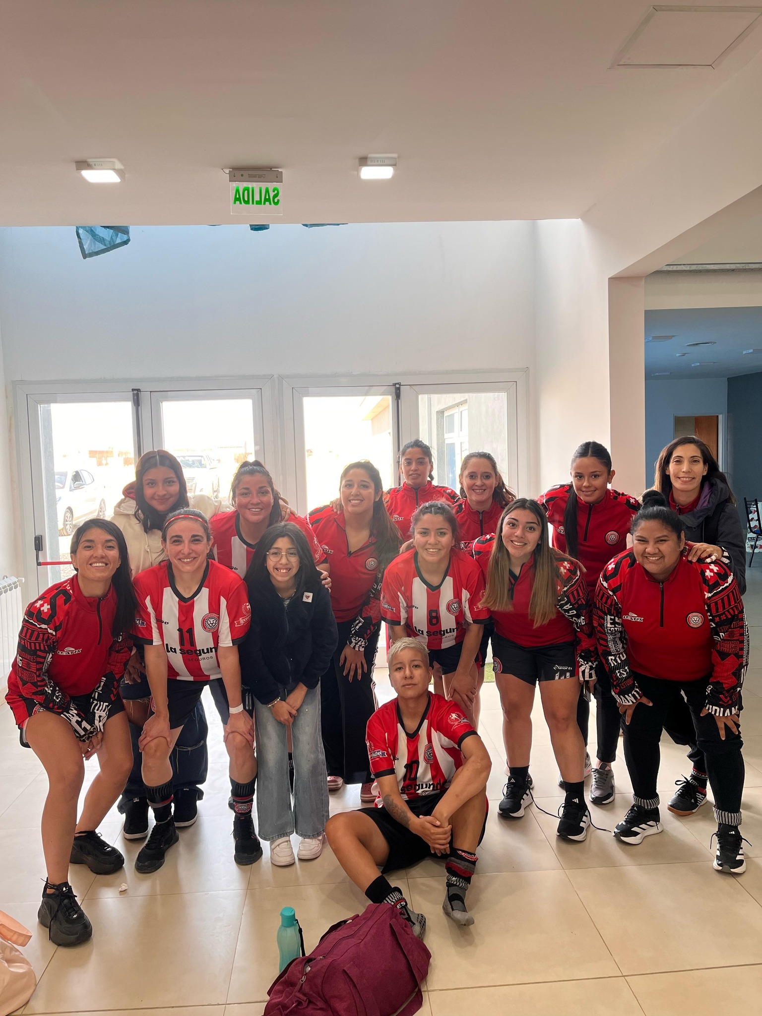  Las pibas de Estudiantes que ganaron 3 a 1 frente a CSD Mar de Ajo.
