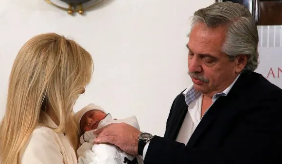Tras haber sido procesado, Alberto Fernández le dedicó un mensaje a su hijo: “Sigo luchando para poder verte”