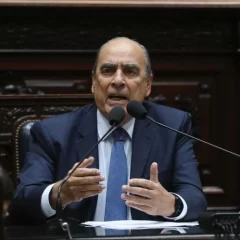Francos respondió que la obra de Osvaldo Bayer no estaba autorizada