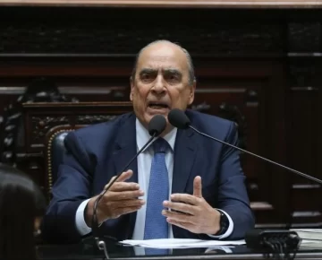 Francos respondió que la obra de Osvaldo Bayer no estaba autorizada