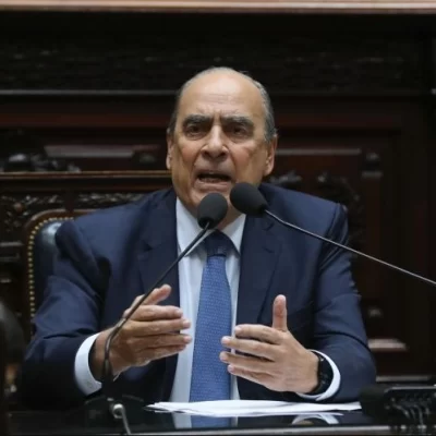 Francos respondió que la obra de Osvaldo Bayer no estaba autorizada