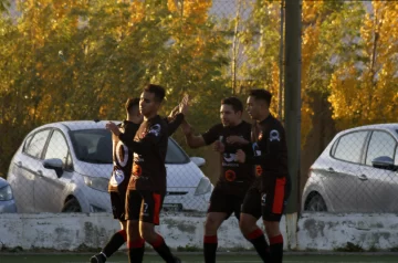 Se juega la sexta fecha de la Liga Sur con partidos en las canchas de Boxing y Hispano